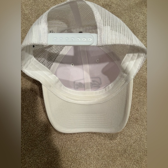 Columbia White and Gray Mesh Cap - Picture 4 of 4